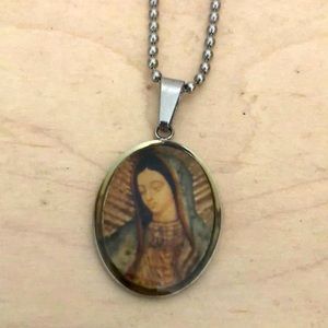 Stainless steel Virgin Mary charm w/ 20” chain